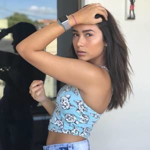 Meet your Posher, Isabelle